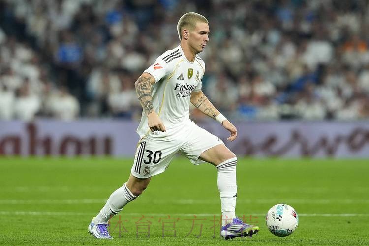 马卡:多队有意租借马斯坦托诺 皇马直接拒绝 马卡:多队有意租借马斯坦托诺 皇马直接拒绝